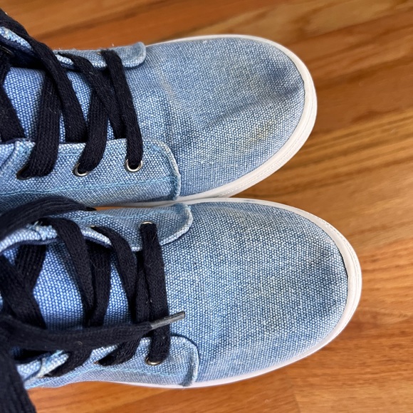 Light blue hi top shoes for boy with laces. Size 2Y - Picture 6 of 9